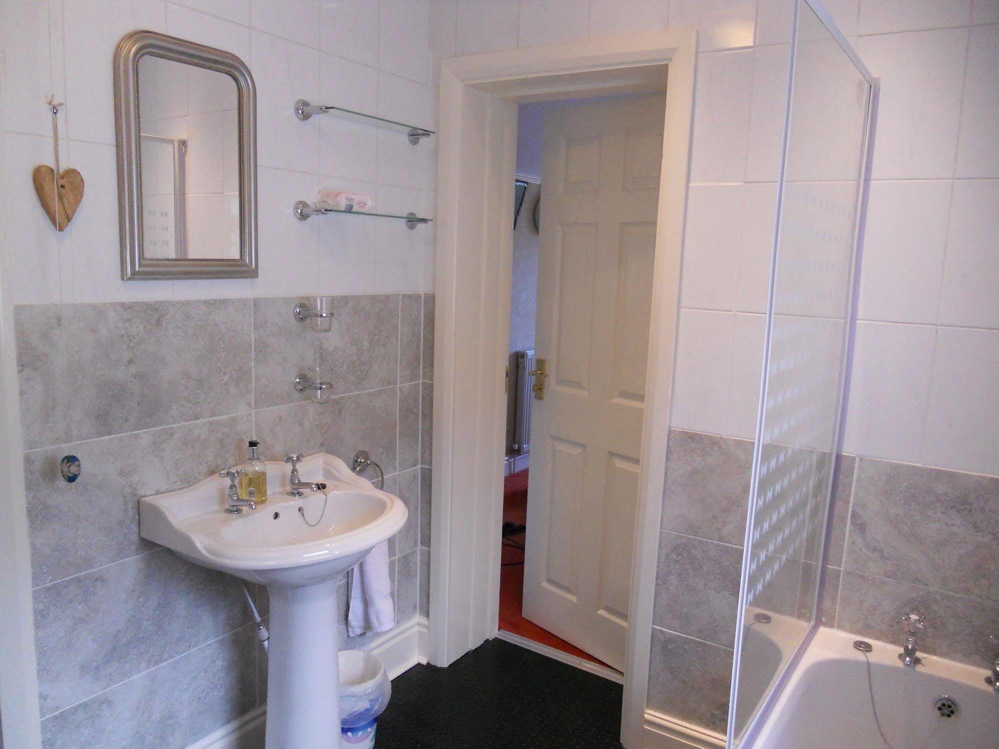 Guest house Glendale